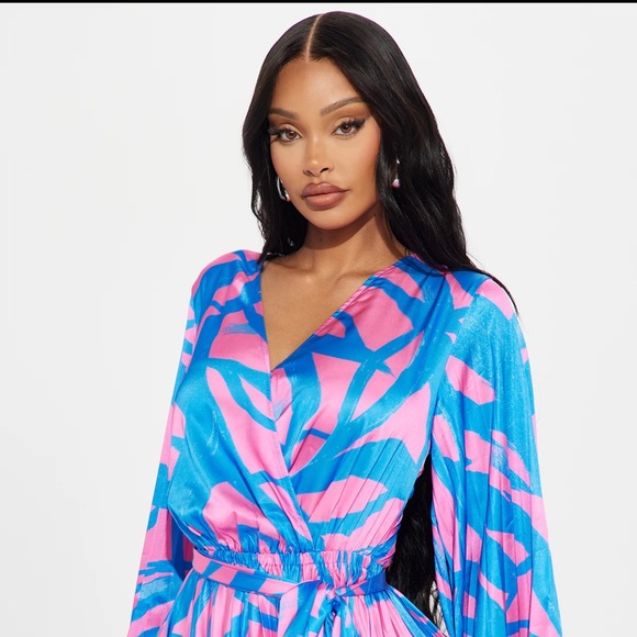 🩷FASHION NOVA NWT SATIN WRAP STYLE NECK, ELASTIC WAIST & PLEATED DETAILS. - Picture 7 of 7